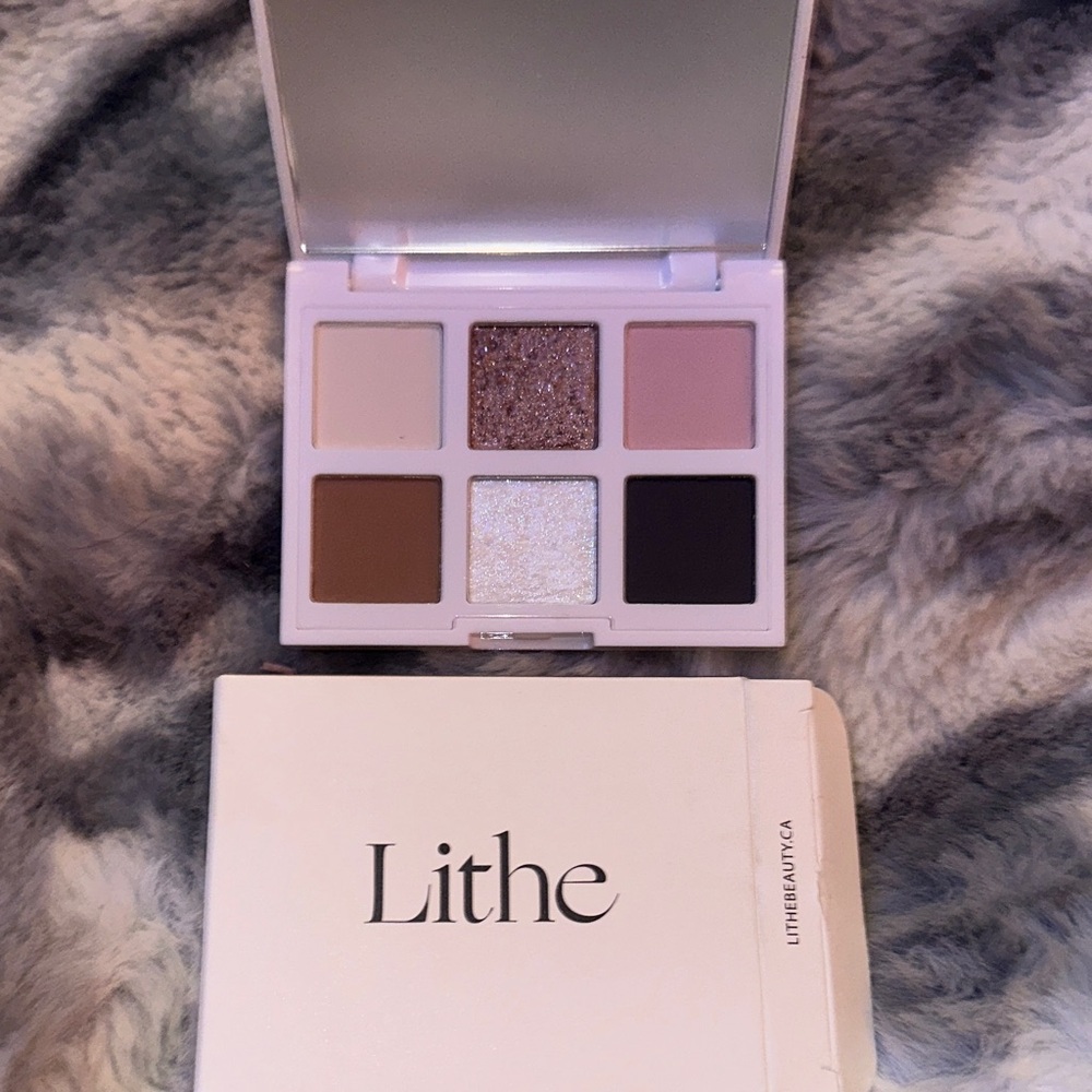 Lithe Glam Eyeshadow Palette - Shimmer and Matte Collection
